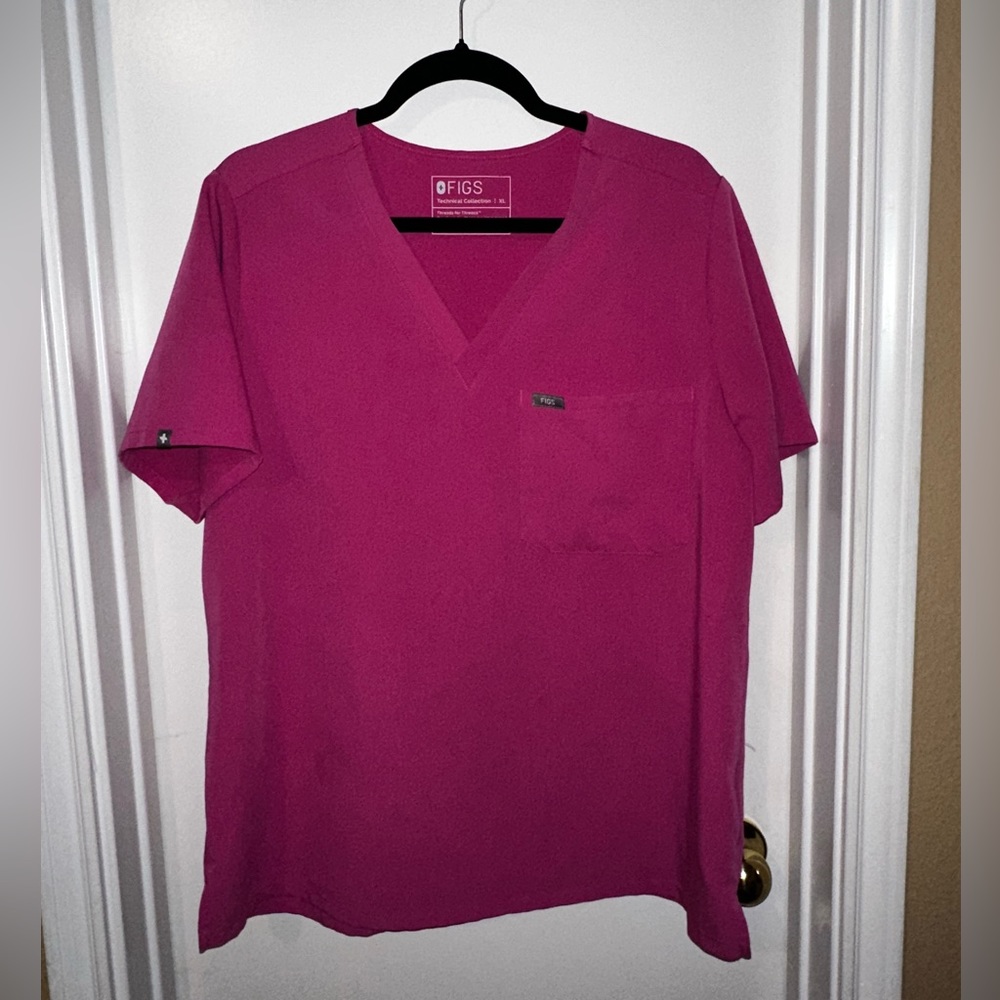 Figs scrub top